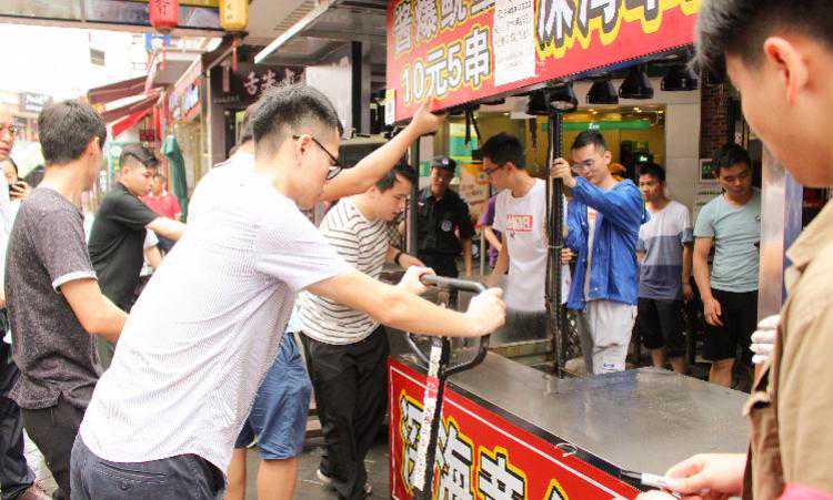 清除外摆提升购物体验，萝岗万达广场打造最美金街