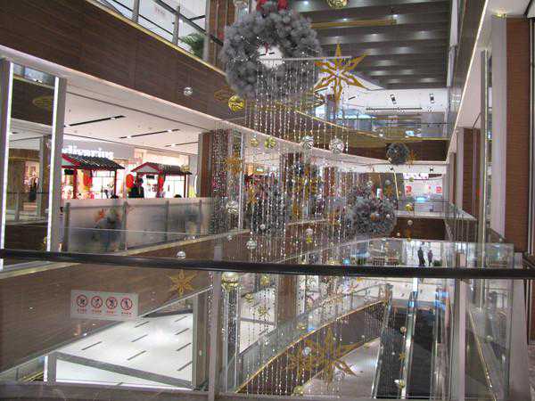 北京东北四环路的《远洋.未来广场购物中心》起点比较高