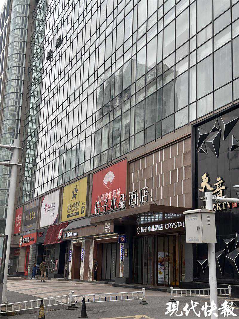 改造一年后，南京苏宁环球购物中心一至三层变身中大医院门诊