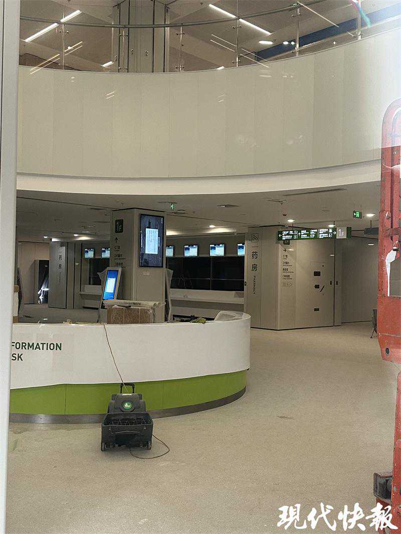 改造一年后，南京苏宁环球购物中心一至三层变身中大医院门诊